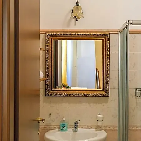 فندق مبيت وإفطار Olimpo 3*